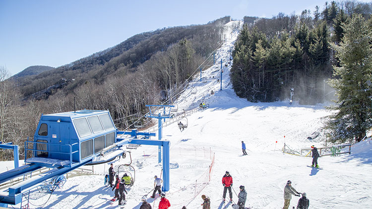 3 Thrilling Reasons to Ski the Slopes of WNC