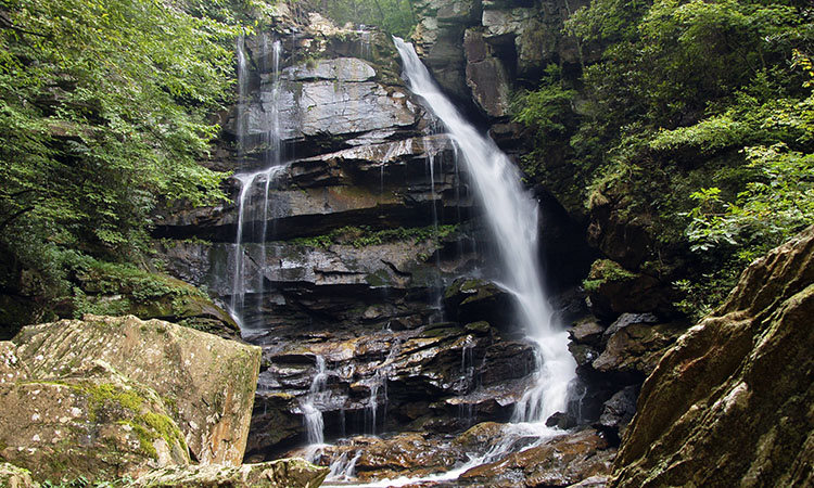 Here are five waterfall safety tips that ensure you have a positive experience.