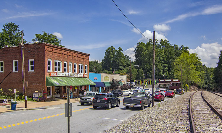 Learn more about the great community of Saluda, NC