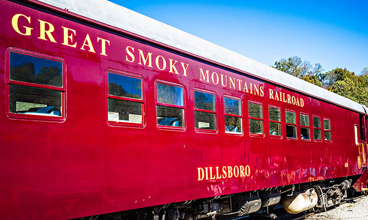 We’re all aboard for these four scenic, seasonal train excursions from Great Smoky Mountains Railroad.