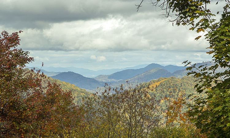 a picture of the blue ridge mountains