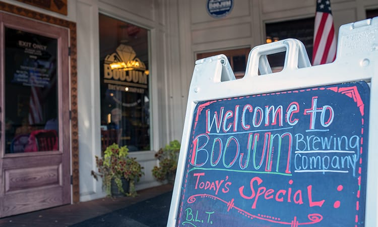 a sign outside of Boojum brewing company