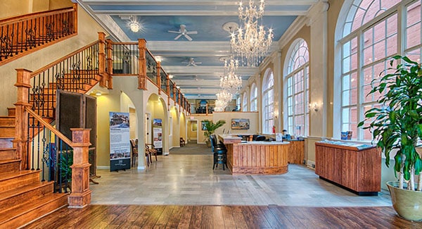 Allen Tate/Beverly-Hanks Main Street Waynesville office interior